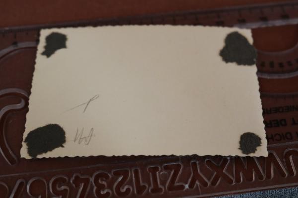 Foto Adler-Statue mit vielen Fahnen - Berlin ?